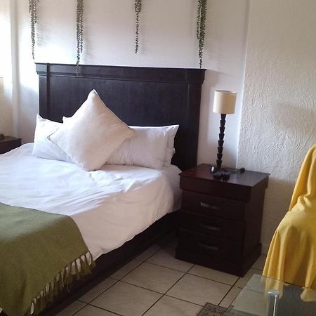 Self-Catering 1Bedr Cottage In Sandton With Free Wifi Йоханнесбург Экстерьер фото