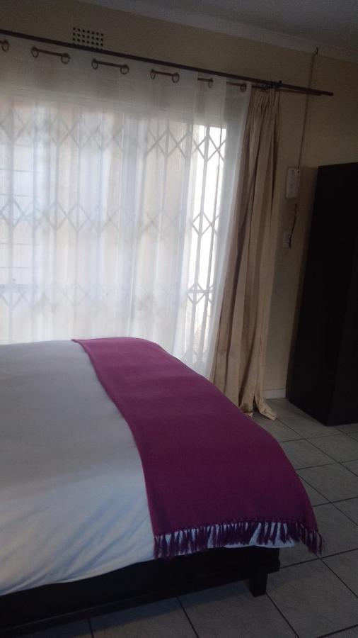 Self-Catering 1Bedr Cottage In Sandton With Free Wifi Йоханнесбург Экстерьер фото